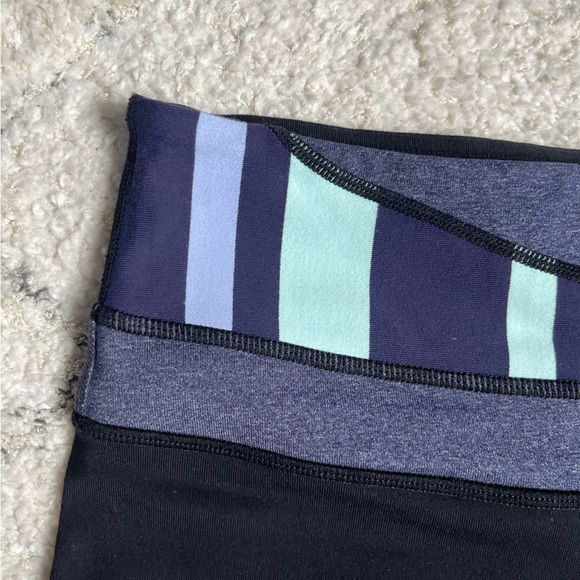 Lululemon Reversible Yoga Shorts (Size 6) - Picture 11 of 16